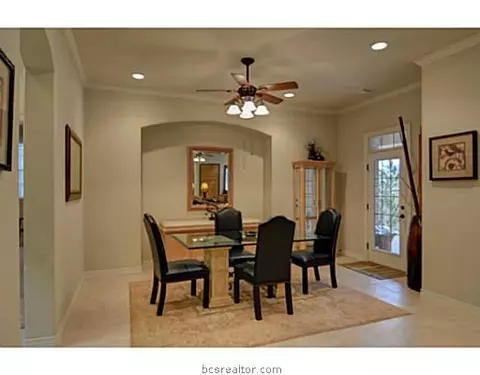 3910 Park Meadow Ln, Bryan, TX 77802 photo 9