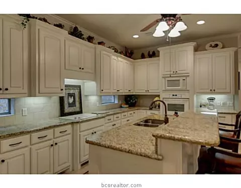 3910 Park Meadow Ln, Bryan, TX 77802 photo 14