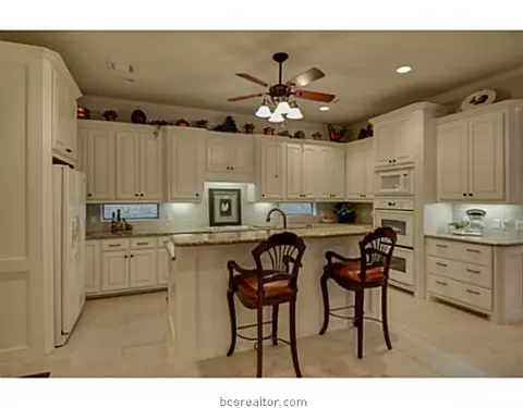 3910 Park Meadow Ln, Bryan, TX 77802 photo 12