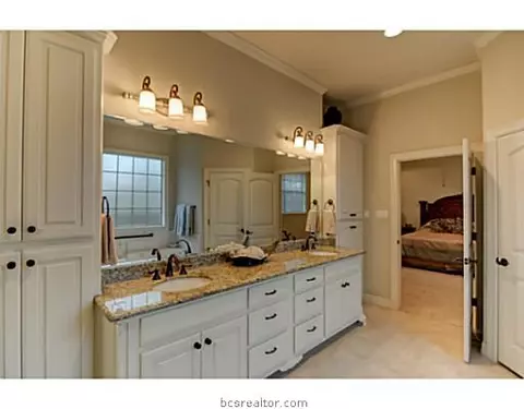3910 Park Meadow Ln, Bryan, TX 77802 photo 18