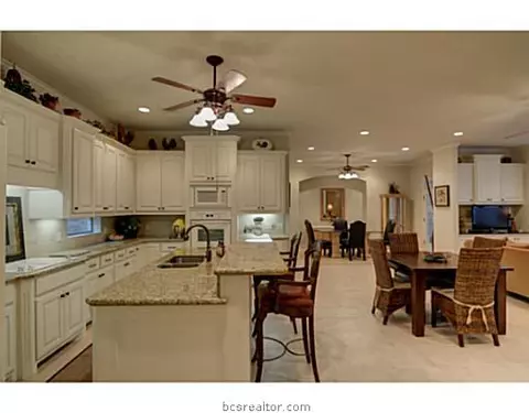 3910 Park Meadow Ln, Bryan, TX 77802 photo 11