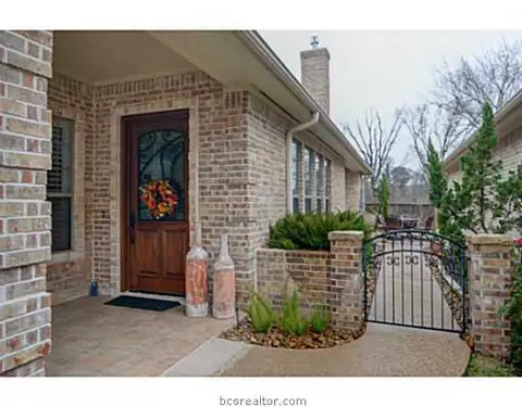 3910 Park Meadow Ln, Bryan, TX 77802 photo 2