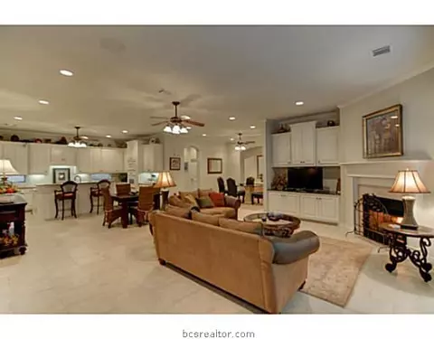 3910 Park Meadow Ln, Bryan, TX 77802 photo 4