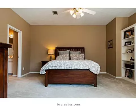 6208 Cromwell Ct, Bryan, TX 77802 photo 11