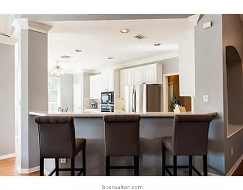 6208 Cromwell Ct, Bryan, TX 77802 photo 8
