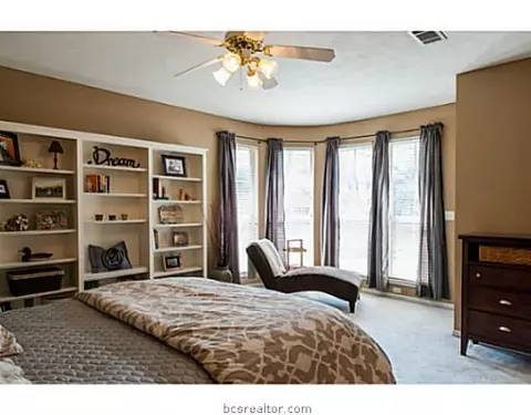 6208 Cromwell Ct, Bryan, TX 77802 photo 12