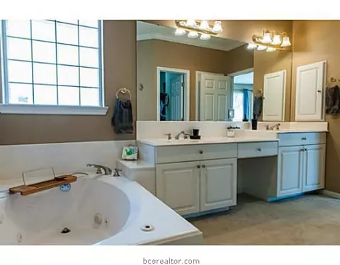 6208 Cromwell Ct, Bryan, TX 77802 photo 14