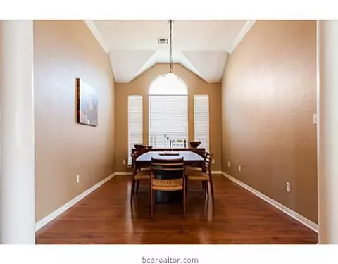 6208 Cromwell Ct, Bryan, TX 77802 photo 4