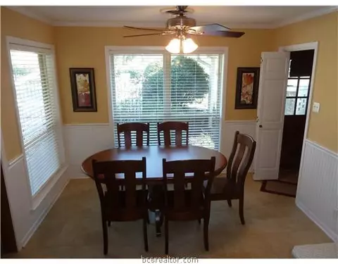 7201 Oak Forest Dr, Bryan, TX 77808 photo 11