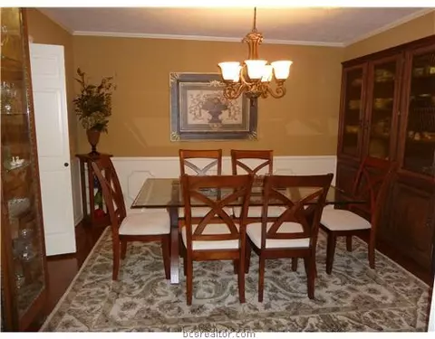 7201 Oak Forest Dr, Bryan, TX 77808 photo 9