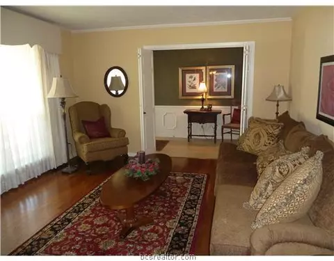 7201 Oak Forest Dr, Bryan, TX 77808 photo 8