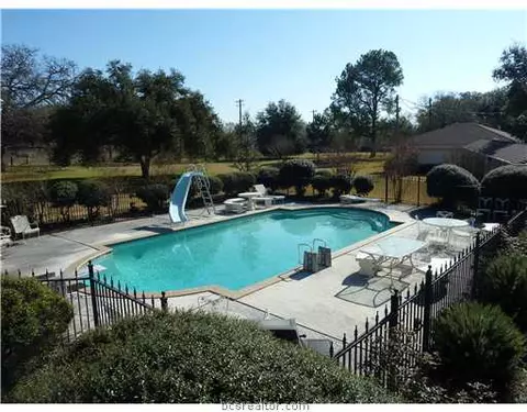 7201 Oak Forest Dr, Bryan, TX 77808 photo 5