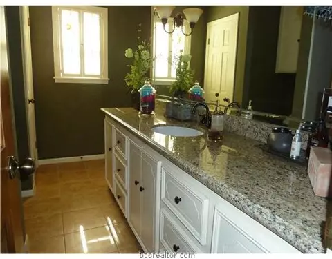 7201 Oak Forest Dr, Bryan, TX 77808 photo 18