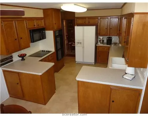 7201 Oak Forest Dr, Bryan, TX 77808 photo 10