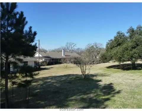 7201 Oak Forest Dr, Bryan, TX 77808 photo 3