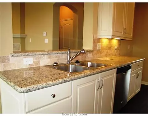 1060 Venice Dr, Bryan, TX 77808 photo 10