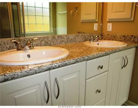 1060 Venice Dr, Bryan, TX 77808 photo 14