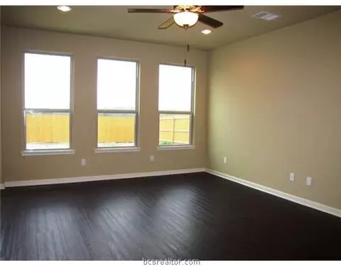 1060 Venice Dr, Bryan, TX 77808 photo 5