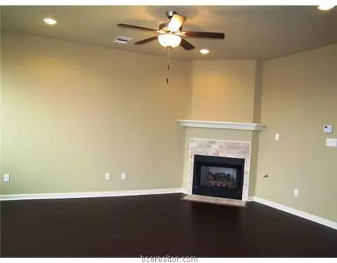 1060 Venice Dr, Bryan, TX 77808 photo 6