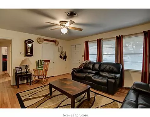 200 Helena St, Bryan, TX 77801 photo 2