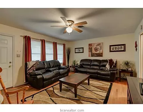 200 Helena St, Bryan, TX 77801 photo 3