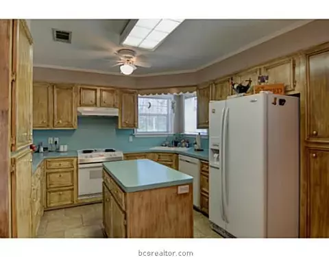 270 Rustic Oaks Dr, Bryan, TX 77808 photo 11
