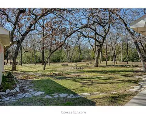 270 Rustic Oaks Dr, Bryan, TX 77808 photo 5