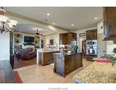 3907 Esquire Ct, Bryan, TX 77808 photo 5