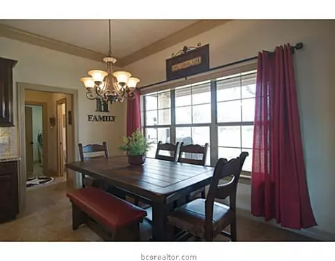 3907 Esquire Ct, Bryan, TX 77808 photo 7