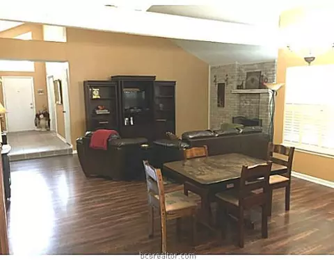 2401 Memorial Dr, Bryan, TX 77802 photo 2
