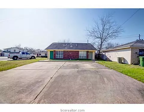 2207 Young Pl, Bryan, TX 77807 photo 2