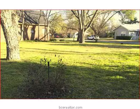 206 E 9th St, Cameron, TX 76520 photo 4