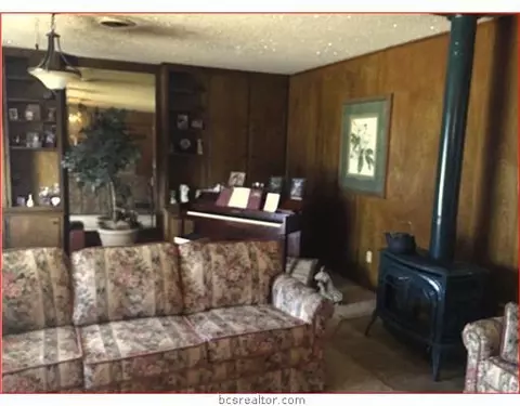 206 E 9th St, Cameron, TX 76520 photo 7