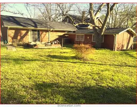 206 E 9th St, Cameron, TX 76520 photo 3
