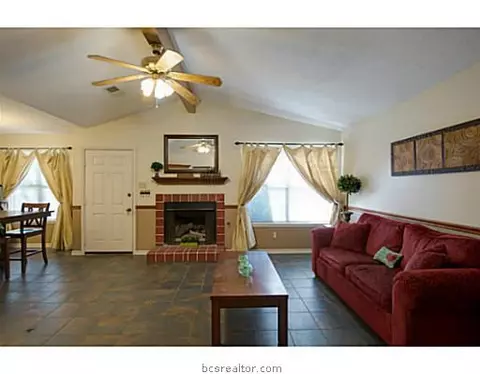 2126 La Brisa Dr, Bryan, TX 77807 photo 2