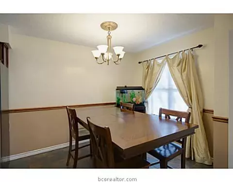 2126 La Brisa Dr, Bryan, TX 77807 photo 5