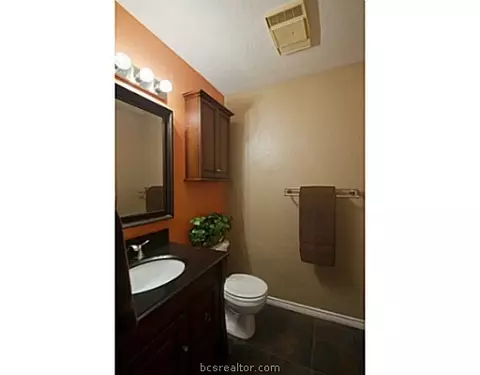 2126 La Brisa Dr, Bryan, TX 77807 photo 9
