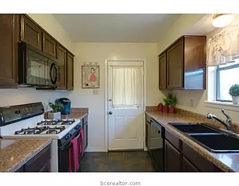 2126 La Brisa Dr, Bryan, TX 77807 photo 4