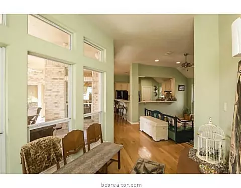 9214 Grassbur Rd, Bryan, TX 77808 photo 4