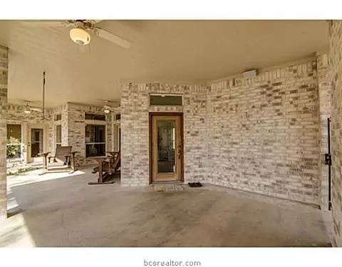 9214 Grassbur Rd, Bryan, TX 77808 photo 3
