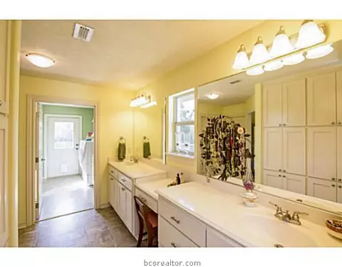9214 Grassbur Rd, Bryan, TX 77808 photo 13