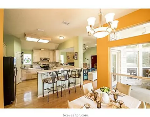 9214 Grassbur Rd, Bryan, TX 77808 photo 8