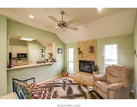 9214 Grassbur Rd, Bryan, TX 77808 photo 5