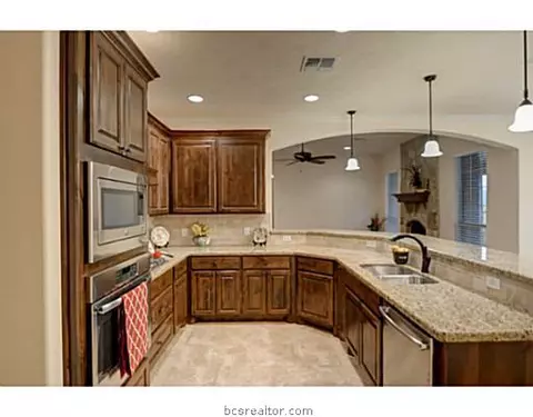 3080 Archer Cir, Bryan, TX 77808 photo 9