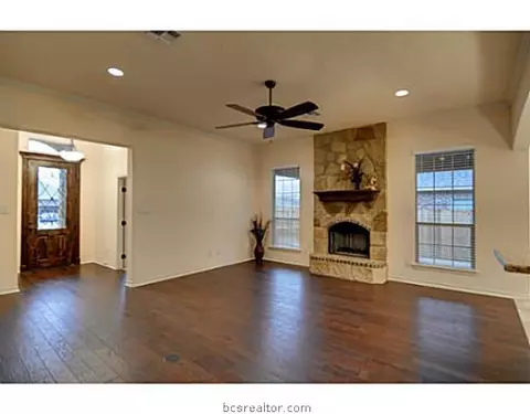 3080 Archer Cir, Bryan, TX 77808 photo 4