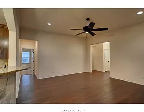 3080 Archer Cir, Bryan, TX 77808 photo 5