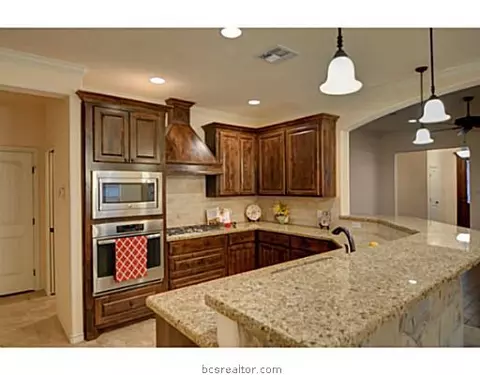 3080 Archer Cir, Bryan, TX 77808 photo 8