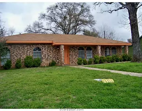 2306 Emerald Dr, Bryan, TX 77803 photo 1