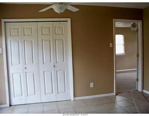 2306 Emerald Dr, Bryan, TX 77803 photo 5