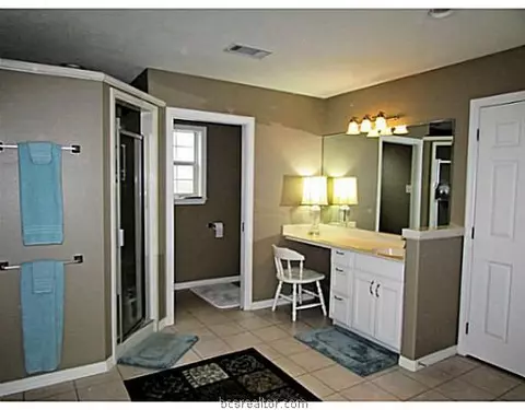 4905 Park Hampton Dr, Bryan, TX 77802 photo 15